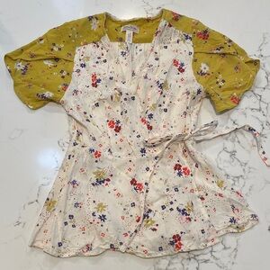 Meadow Rue by Anthropologie Floral wrap Top size 0.